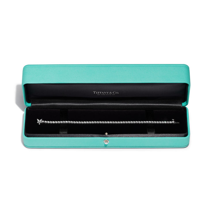 Tiffany Victoria®:Diamond Line Bracelet in Platinum image number 4