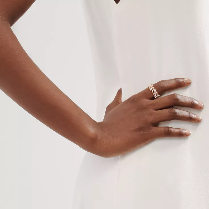 Tiffany Victoria&reg;:Diamond Vine Band Ring in 18k Rose Gold, 1
