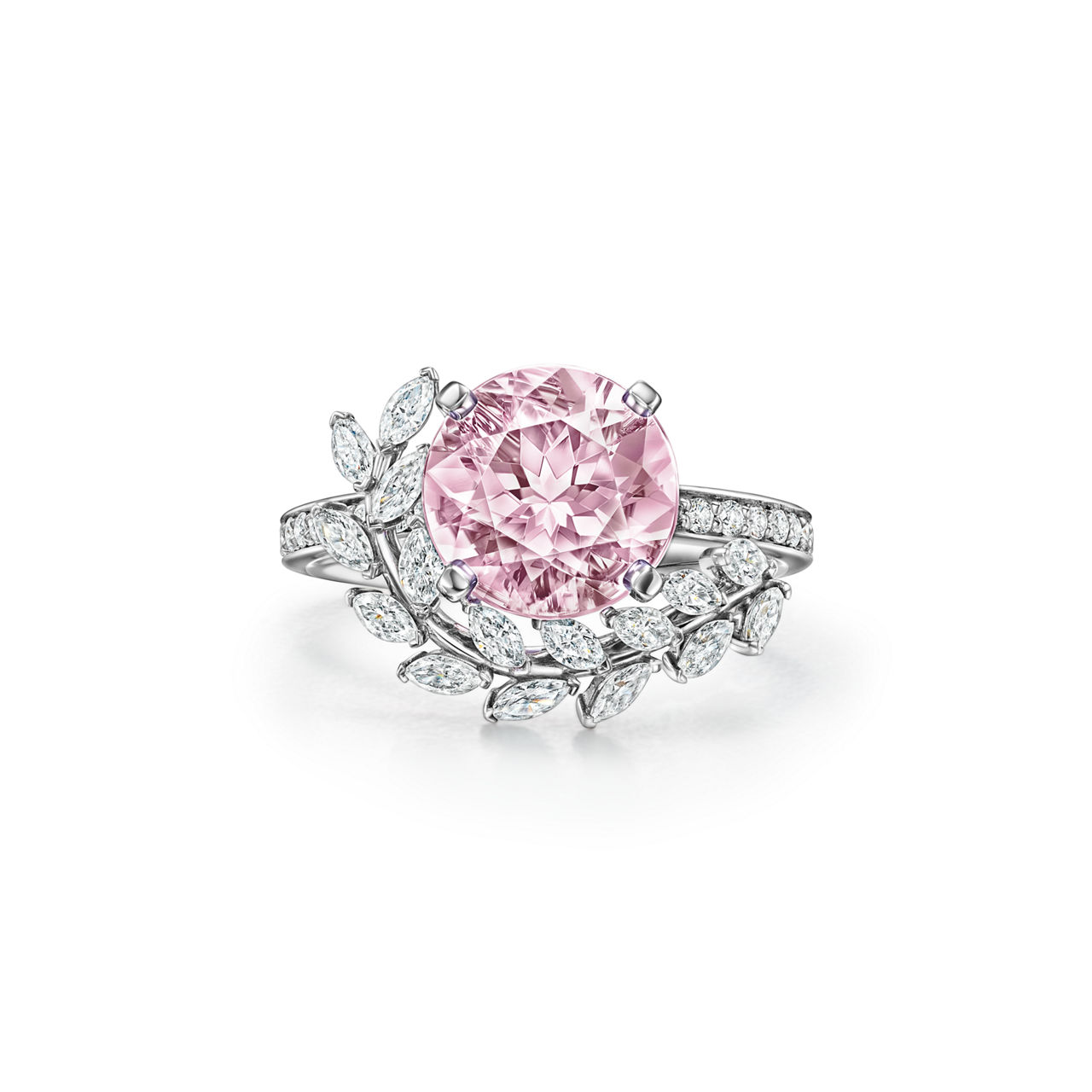  Bague vigne en platine 950 millièmes ornée d’une morganite et de diamants