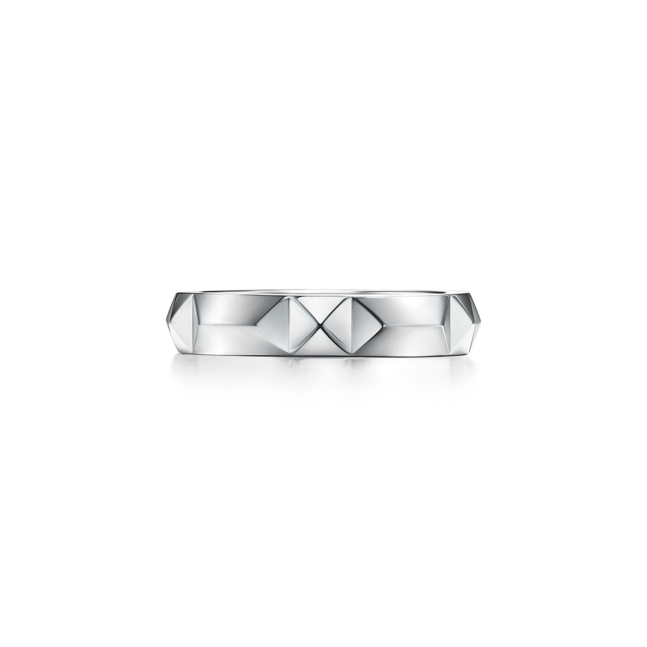 Tiffany True®:Band Ring in Platinum, 4 mm Wide image number 0