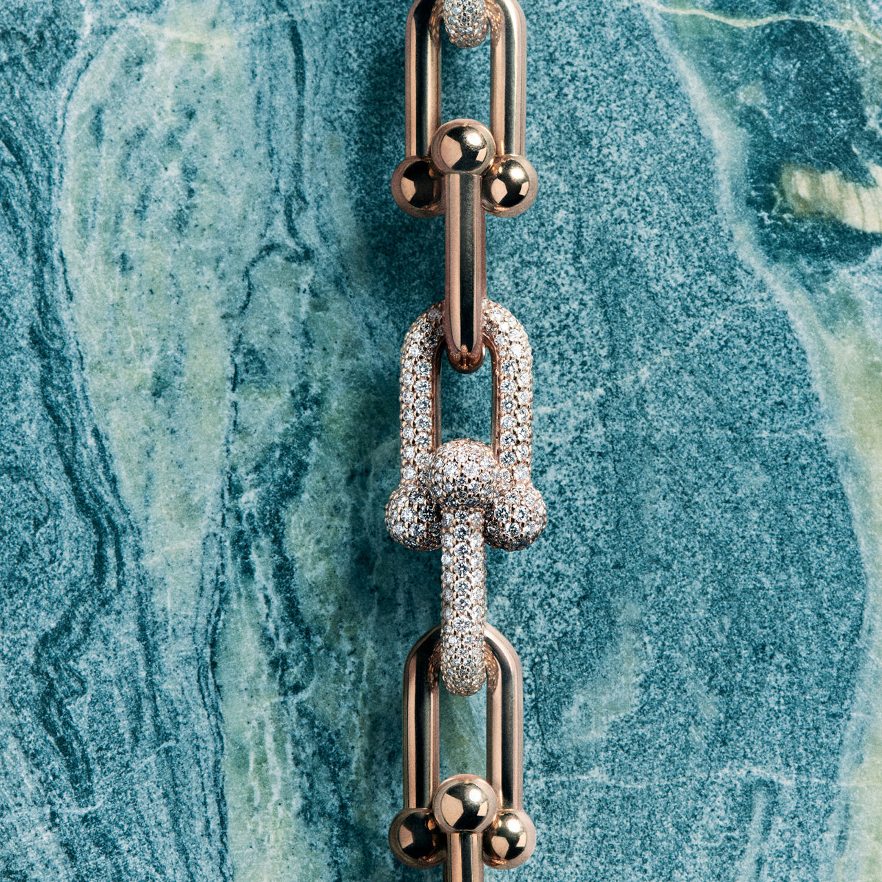 Tiffany HardWear:Graduated Link Necklace in 18k Rose Gold with Pavé Diamonds image number 3