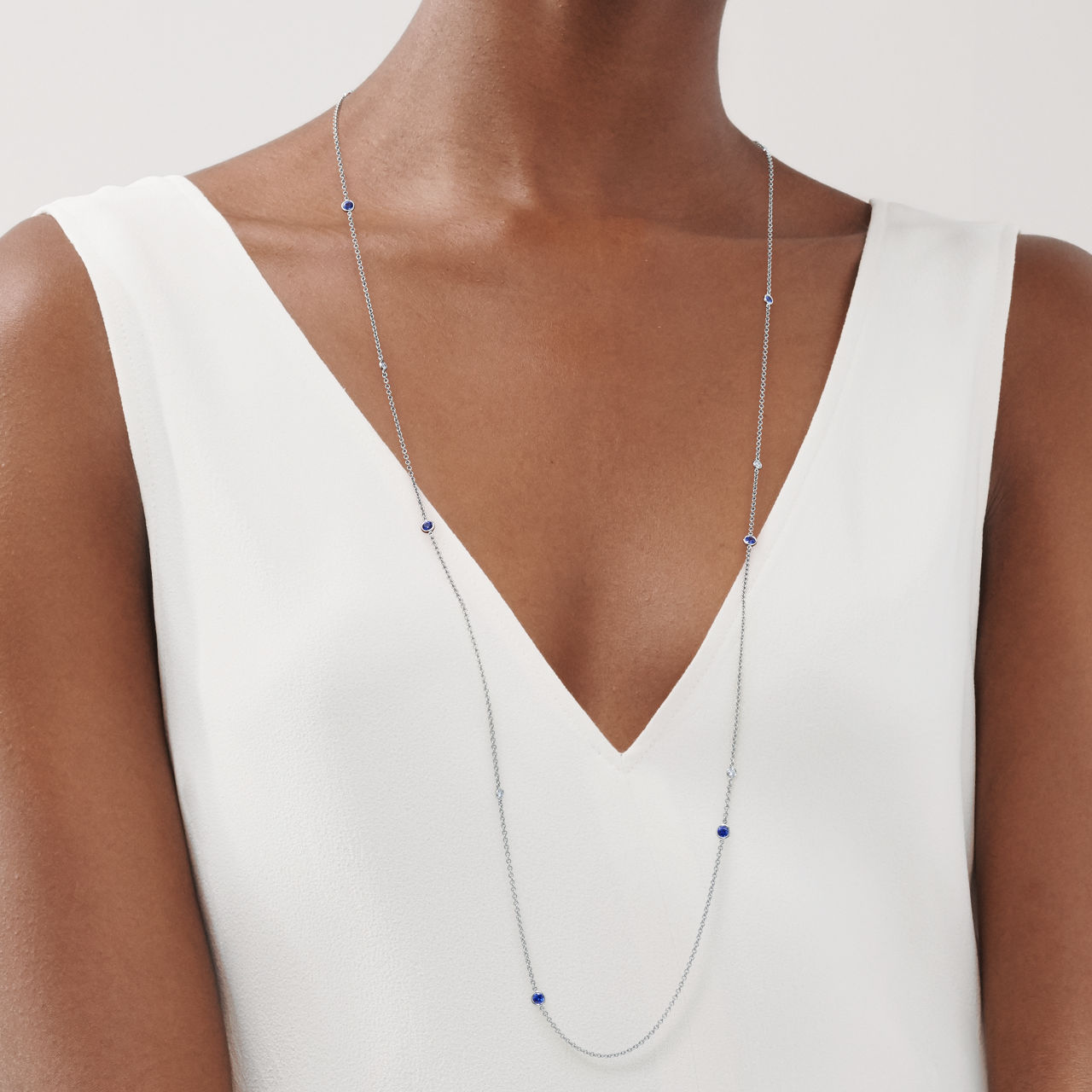 Collana Sprinkle Color by the Yard in platino con diamanti e zaffiri