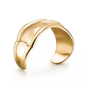 Elsa Peretti®:Small Bone Cuff in Yellow Gold with White Nephrite Jade, 3