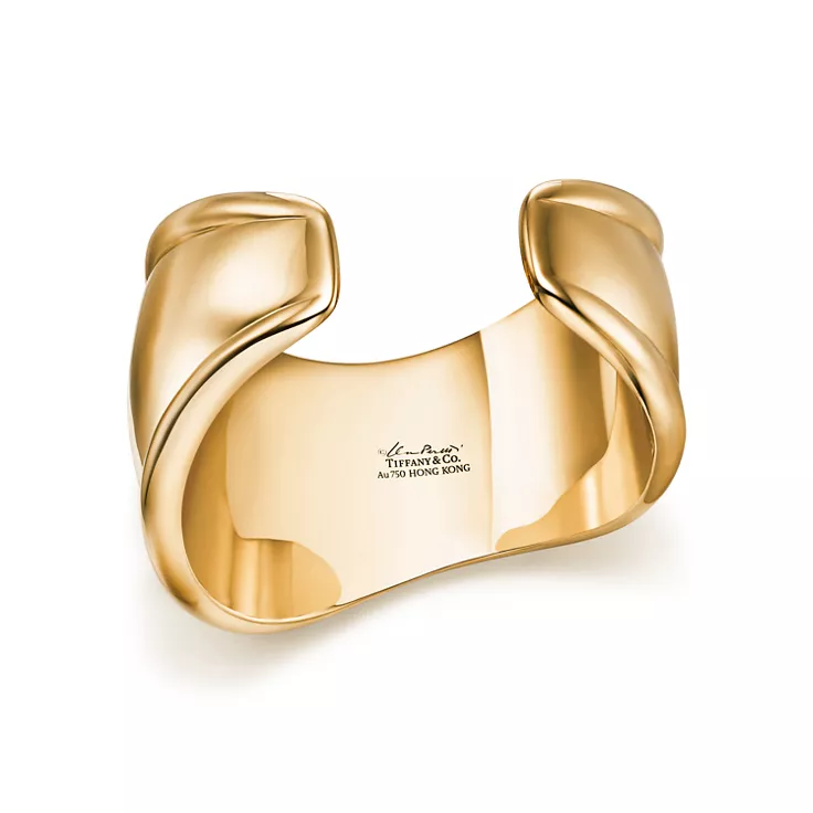 Elsa Peretti®:Small Bone Cuff in Yellow Gold with Green Nephrite Jade, 4