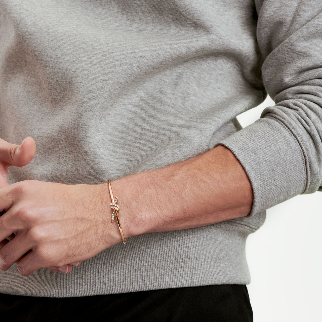 Tiffany Knot:Wire Bangle in Rose Gold with Diamonds image number 2