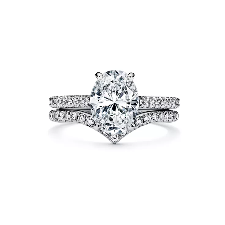 Tiffany Novo&reg;:Oval Brilliant Engagement Ring with a Pav&eacute; Diamond Platinum Band, 5