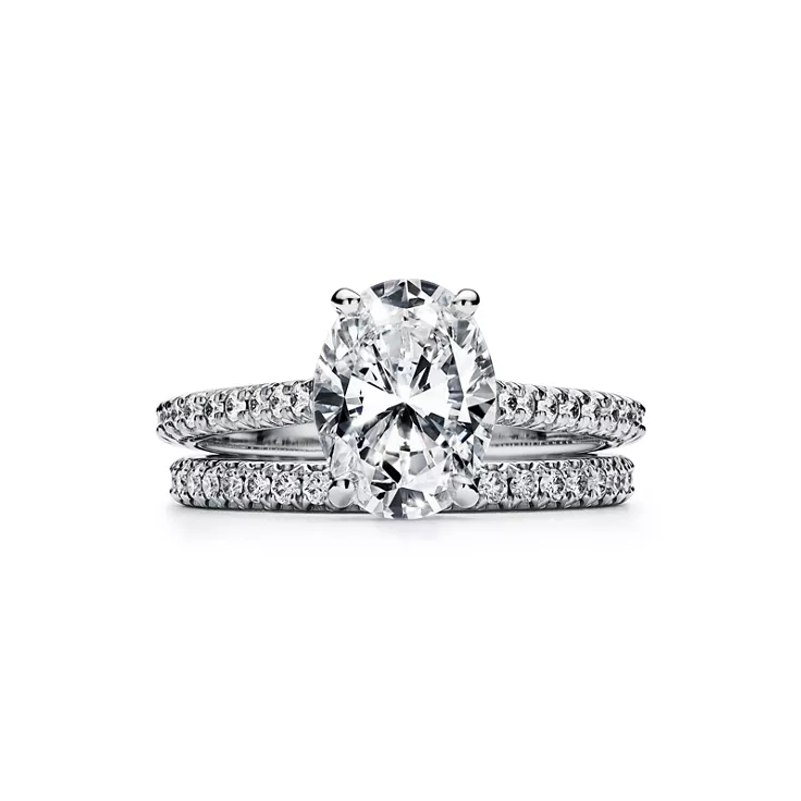 Tiffany Novo&reg;:Oval Brilliant Engagement Ring with a Pav&eacute; Diamond Platinum Band, 6