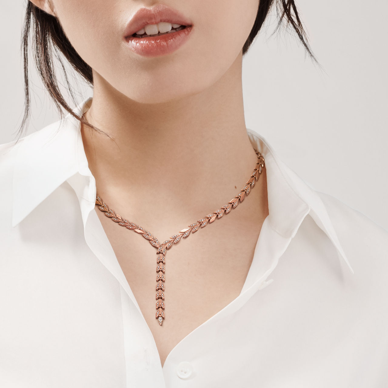 Collar alargado Vine en oro rosa con diamantes