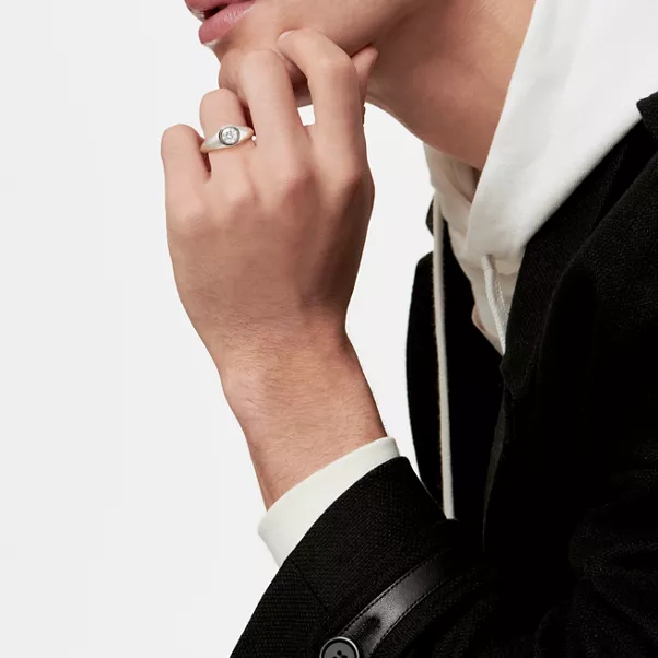 Men's Engagement Ring in Platinum with a Round Brilliant Diamond