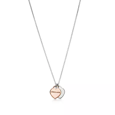 Collezione Return To Tiffany™:Pendente Double Heart Tag in argento e oro rosa, mini, 2
