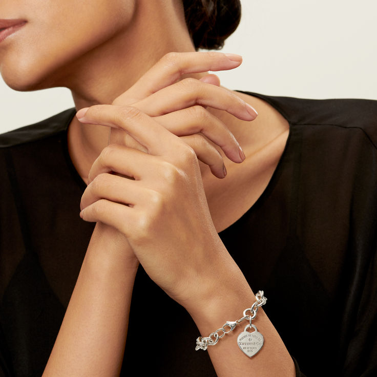 Return to Tiffany™:Bracelet Plaque Cœur argent 925 millièmes et diamant. Medium numéro dimage {1}