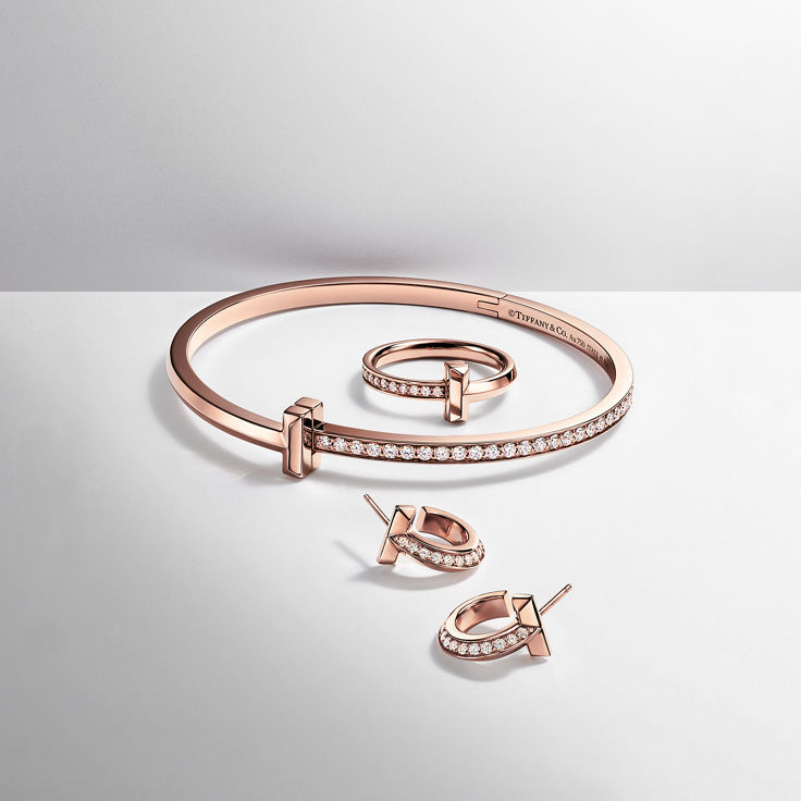 Tiffany T:T1 Hoop Earrings in Rose Gold with Diamonds image number 4