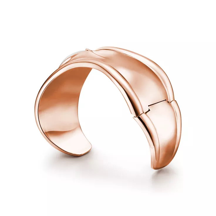 Elsa Peretti®:Small Bone Cuff in Rose Gold with White Nephrite Jade, 4