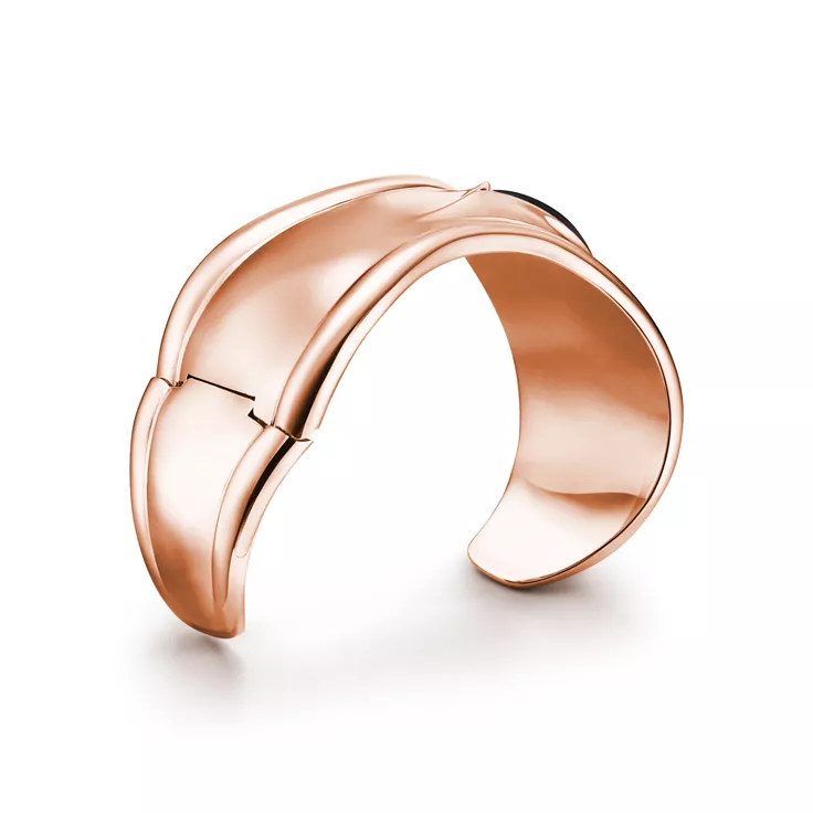 Elsa Peretti®:Small Bone Cuff in Rose Gold with Black Jade, 4