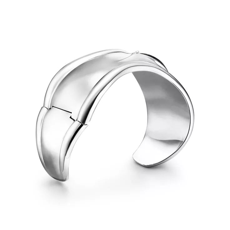Elsa Peretti®:Small Bone Cuff in Silver with Tiger Iron, 4