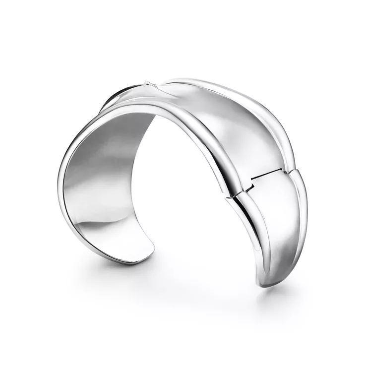 Elsa Peretti®:Small Bone Cuff in Silver with Tiger Iron, 4