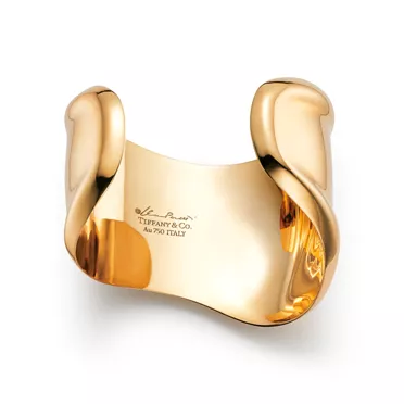 Elsa Peretti®:Small Bone Cuff in Yellow Gold, 3