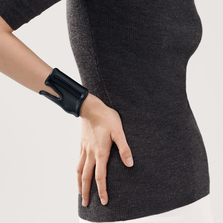 Collezione Elsa Peretti®:Bracciale Bone grande finitura nera su rame numero immagine 1