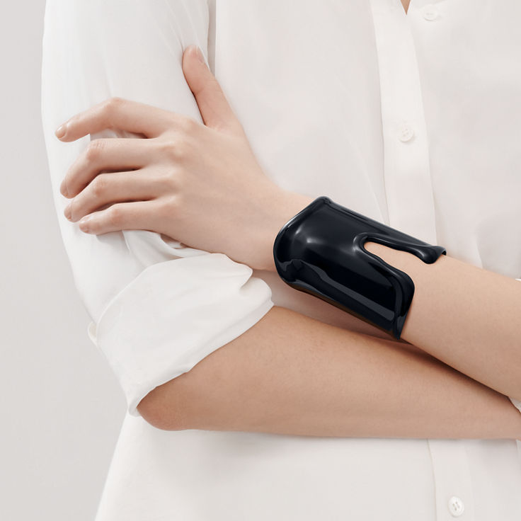 Collezione Elsa Peretti®:Bracciale Bone grande finitura nera su rame numero immagine 1