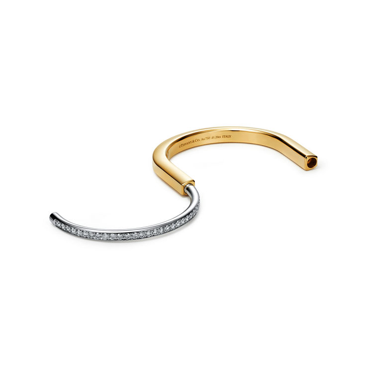 Tiffany Lock:Bracelet jonc en or jaune et blanc 18 carats et pavé de diamants demi-cercle numéro dimage {1}