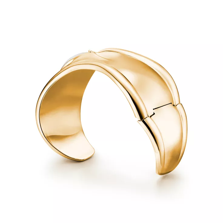 Elsa Peretti®:Small Bone Cuff in Gold with White Nephrite Jade, 4