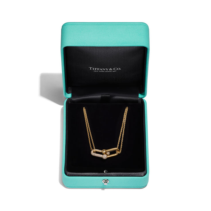 Tiffany HardWear:Large Double Link Pendant in Yellow Gold with Pavé Diamonds image number 4