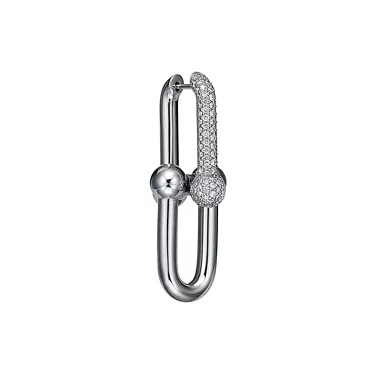 Collezione HardWear by Tiffany:Orecchini a maglie grandi in oro bianco con pavé di diamanti, 2