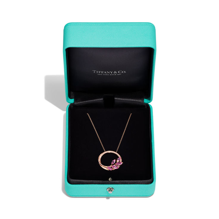 Tiffany Victoria®:Diamond Vine Circle Pendant with Pink Sapphires in Rose Gold image number 4