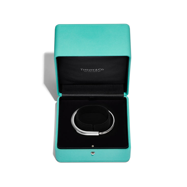 Tiffany Lock:Bangle in White Gold with Half Pavé Diamonds image number 6