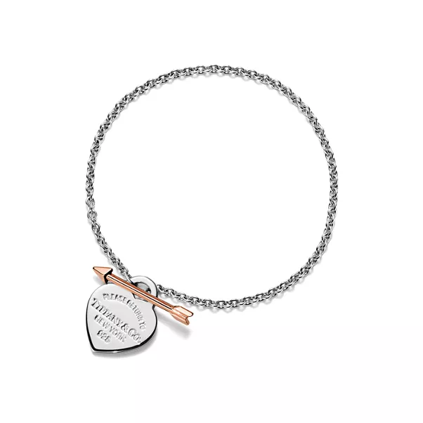 Pulsera con insignia de corazón Lovestruck en plata y oro rosa, tamaño pequeño