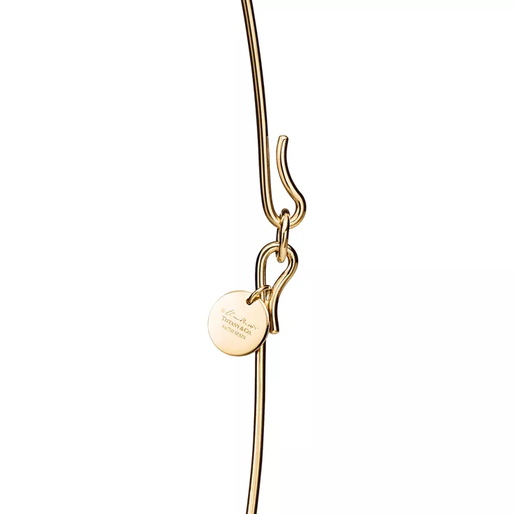 Elsa Peretti®:Collier Wire Bean en or jaune 18 carats et jade vert. 20 mm., 2