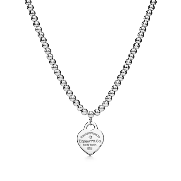 Collar de cuentas con insignia de corazón en plata con un diamante, tamaño pequeño