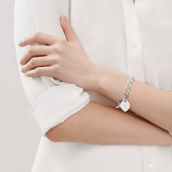 Return to Tiffany™:Armband mit Herzanhänger in Silber mit einem Diamanten, Medium