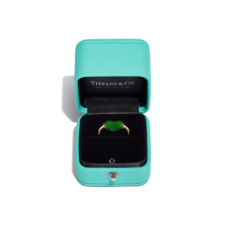 Elsa Peretti®:Bague Bean design en or jaune 18 carats et jade vert. 12 mm. numéro dimage {1}