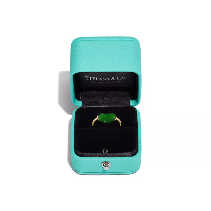 Elsa Peretti®:Bean design Ring in Yellow Gold with Green Nephrite Jade, 4