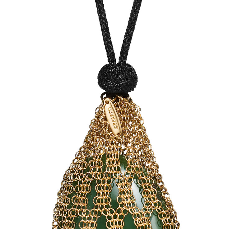 Elsa Peretti® Bean® design:Necklace of Green Jade with Yellow Gold, 29 x 50 mm image number 4