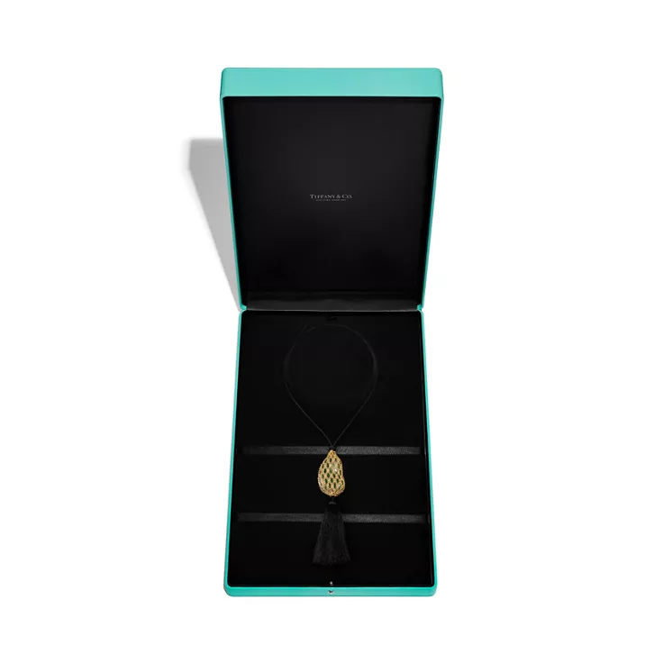 Elsa Peretti®:Bean® design Necklace of Green Nephrite Jade with Yellow Gold, 5