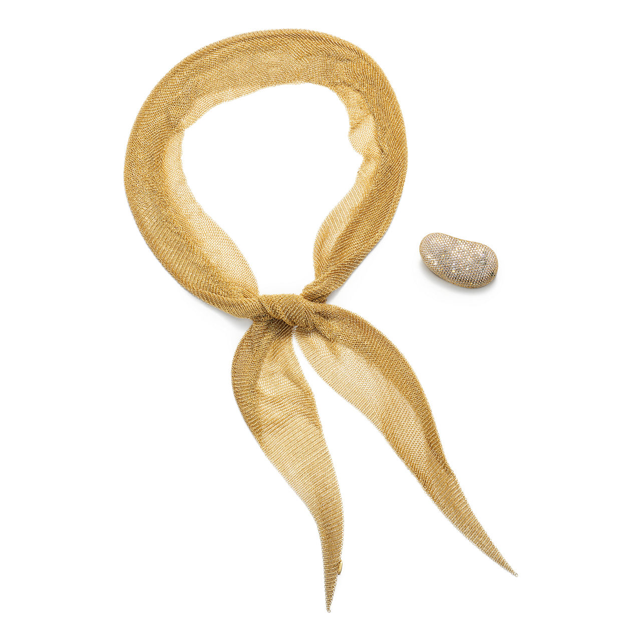 Elsa Peretti®:Bean® design Brooch in Yellow Gold with Pavé Diamonds image number 6