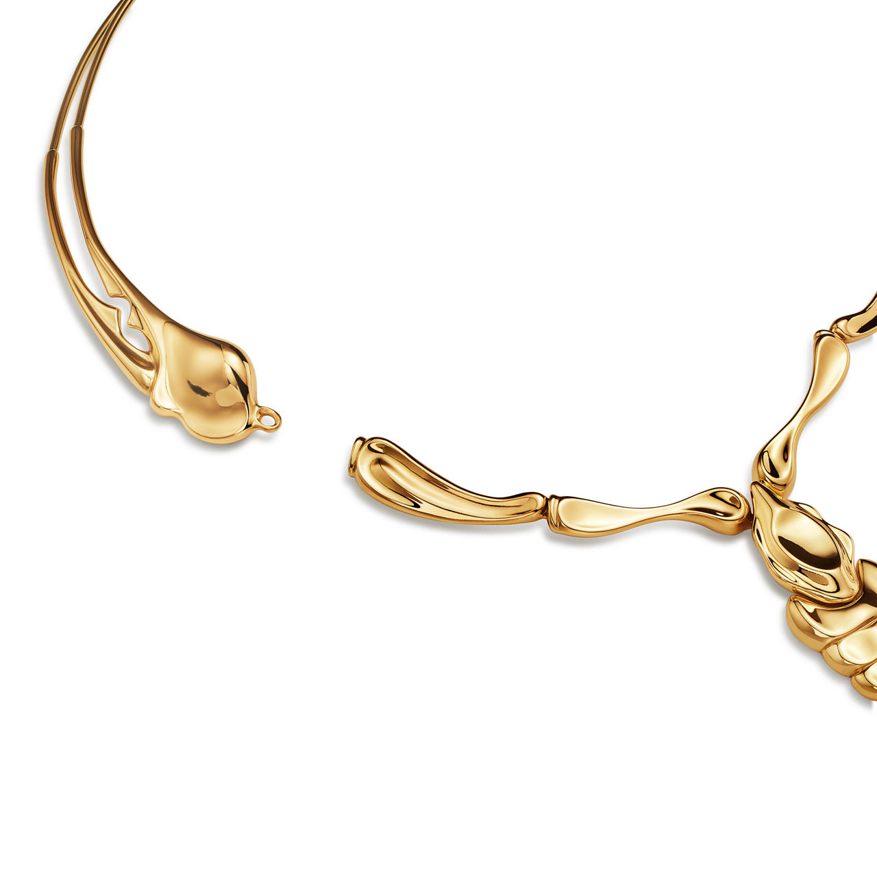 Elsa Peretti®:Scorpion Necklace in Yellow Gold image number 3