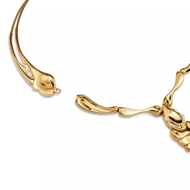 Elsa Peretti®:Scorpion Necklace in Yellow Gold, 3