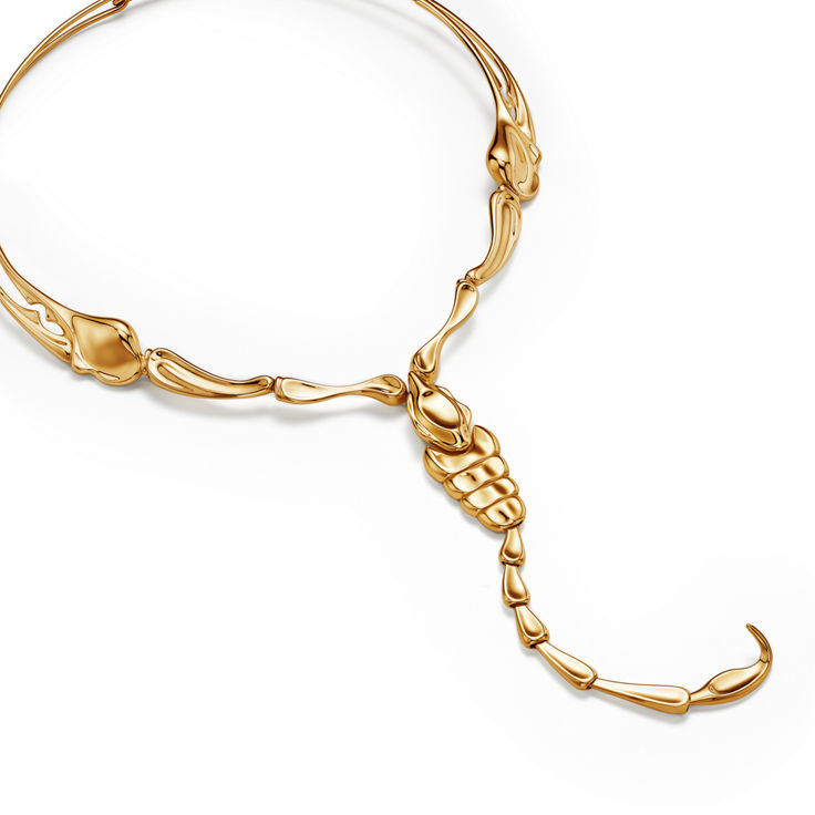 Elsa Peretti®:Scorpion Necklace in Yellow Gold image number 5