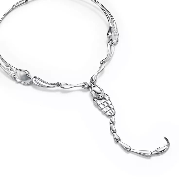 Collezione Elsa Peretti®:Collana Scorpion in argento, 6