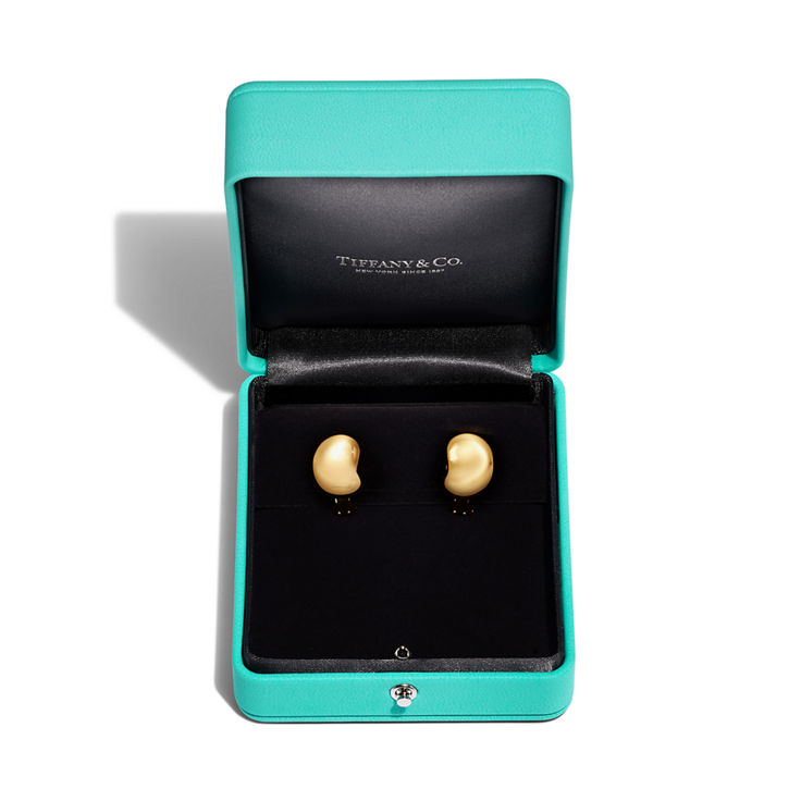 Elsa Peretti®:Bean® design Ear Clips in Yellow Gold, 20 mm image number 4