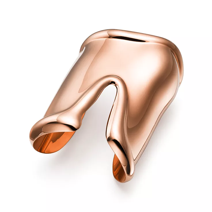 Elsa Peretti&reg;:Large Bone Cuff in Rose Gold, 95 mm Wide, 1