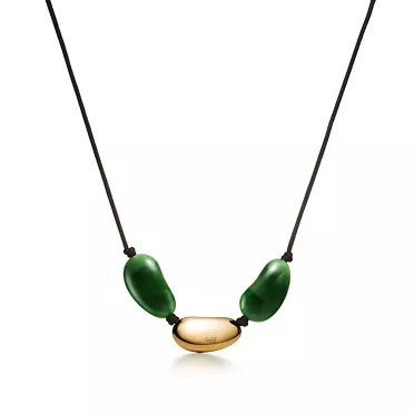 Elsa Peretti®:Bean® design Necklace in Yellow Gold with Green Nephrite Jade, 2