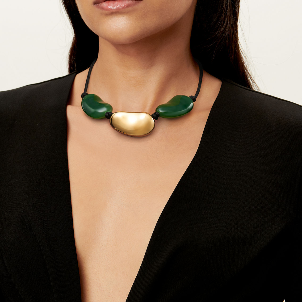 Bean® design Necklace in Yellow Gold with Green Jade, 29 x 50 mm