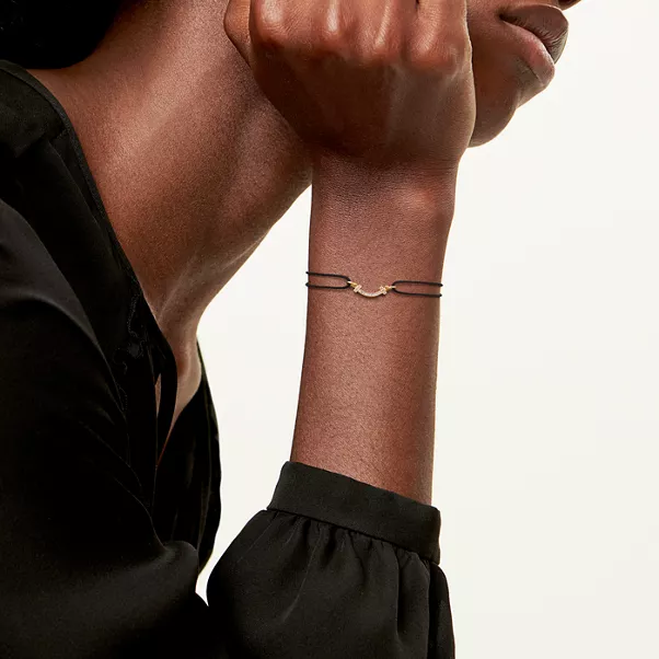 Bracelet Smile en or jaune 18 carats sur cordon noir avec diamants