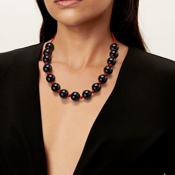 Elsa Peretti®:Sphere Necklace in Black Jade with Red Silk image number 1