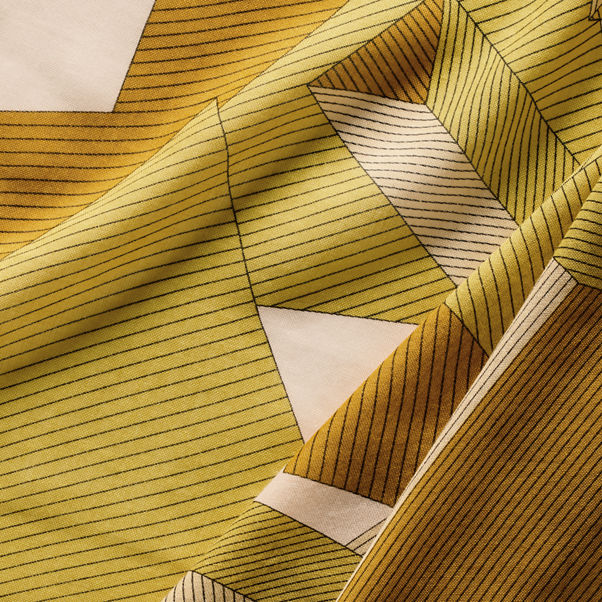 Collezione Tiffany T:Stola Giant T in cashmere e seta giallo citrino