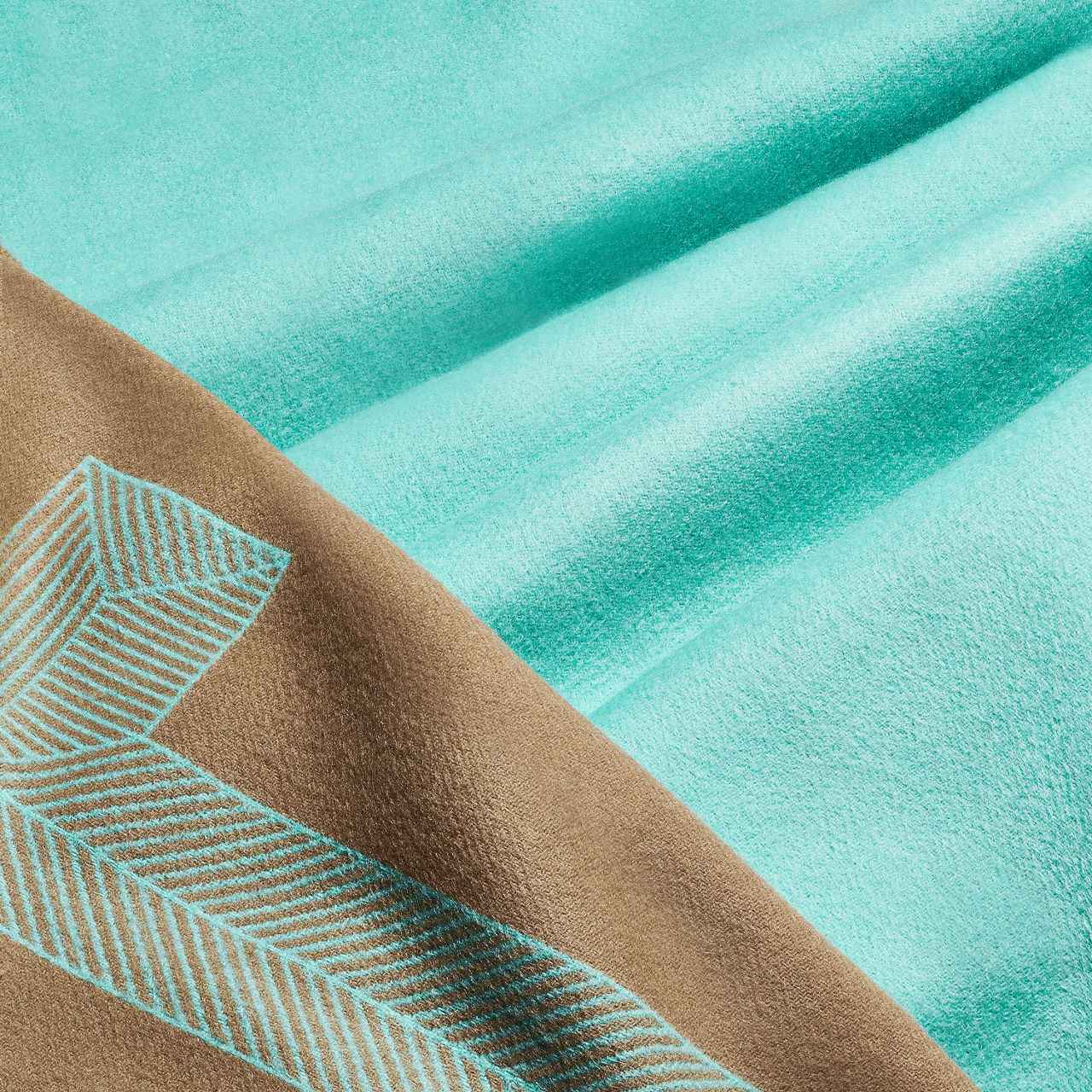 Color Block:Decke aus Kaschmir und Wolle in Tiffany Blue® und Kamelbraun Bildnummer 2